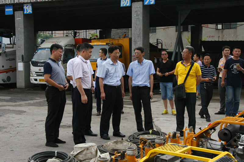 鼓楼区区长刘军一行视察我公司防汛基地